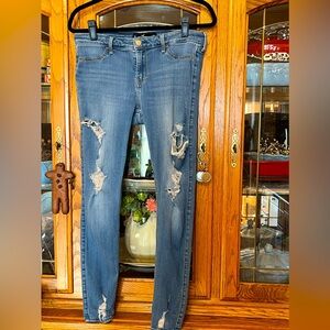 Hollister Distressed Stretch  Denim Jeans- Size 11 👖
